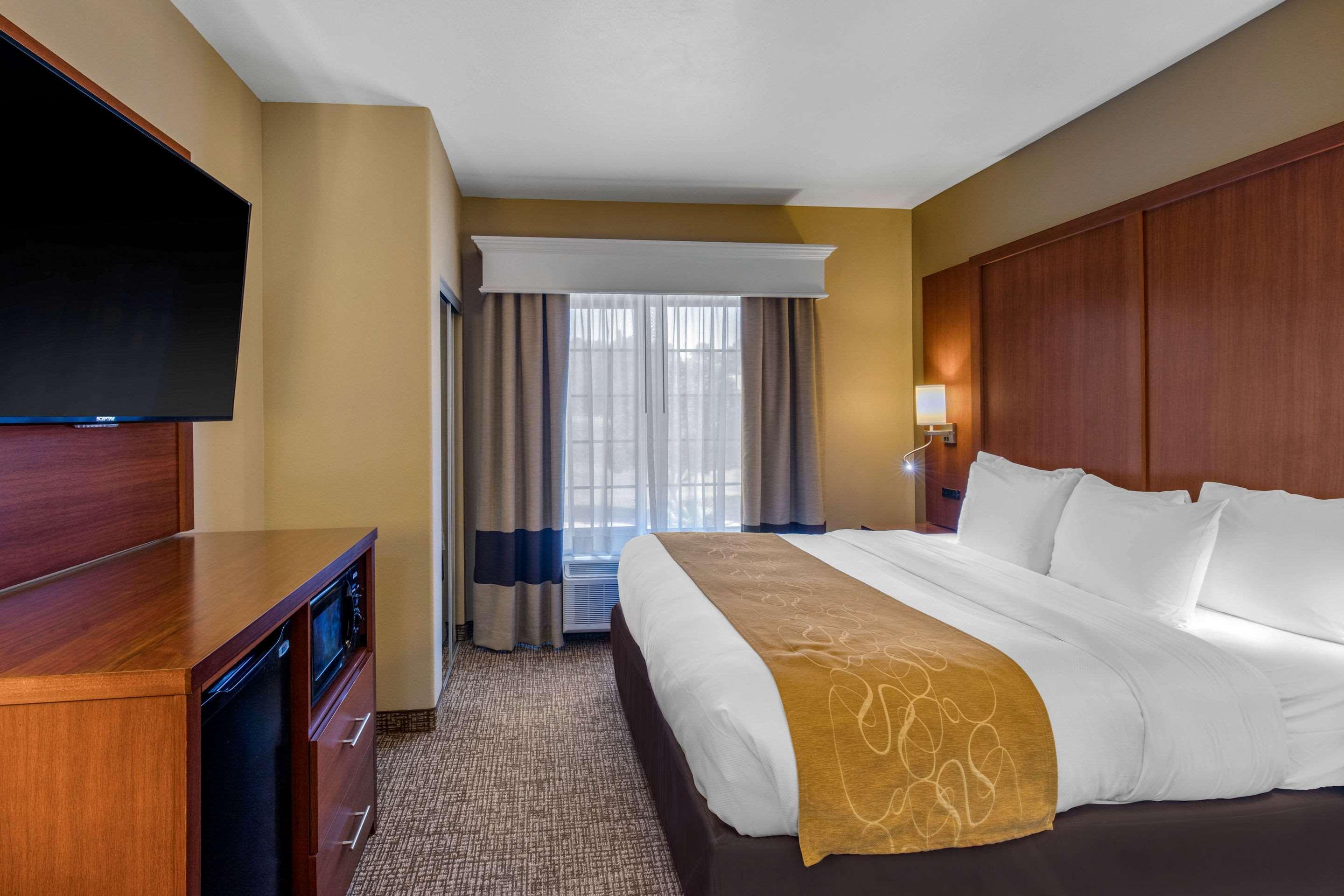 Comfort Suites Маршъл Екстериор снимка
