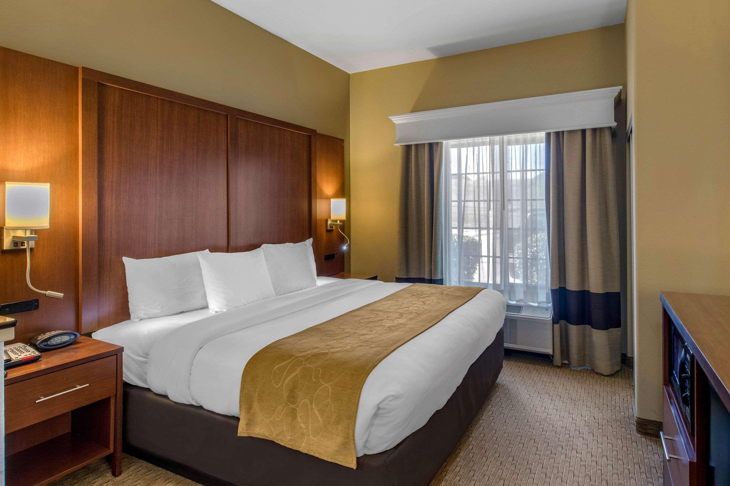 Comfort Suites Маршъл Екстериор снимка