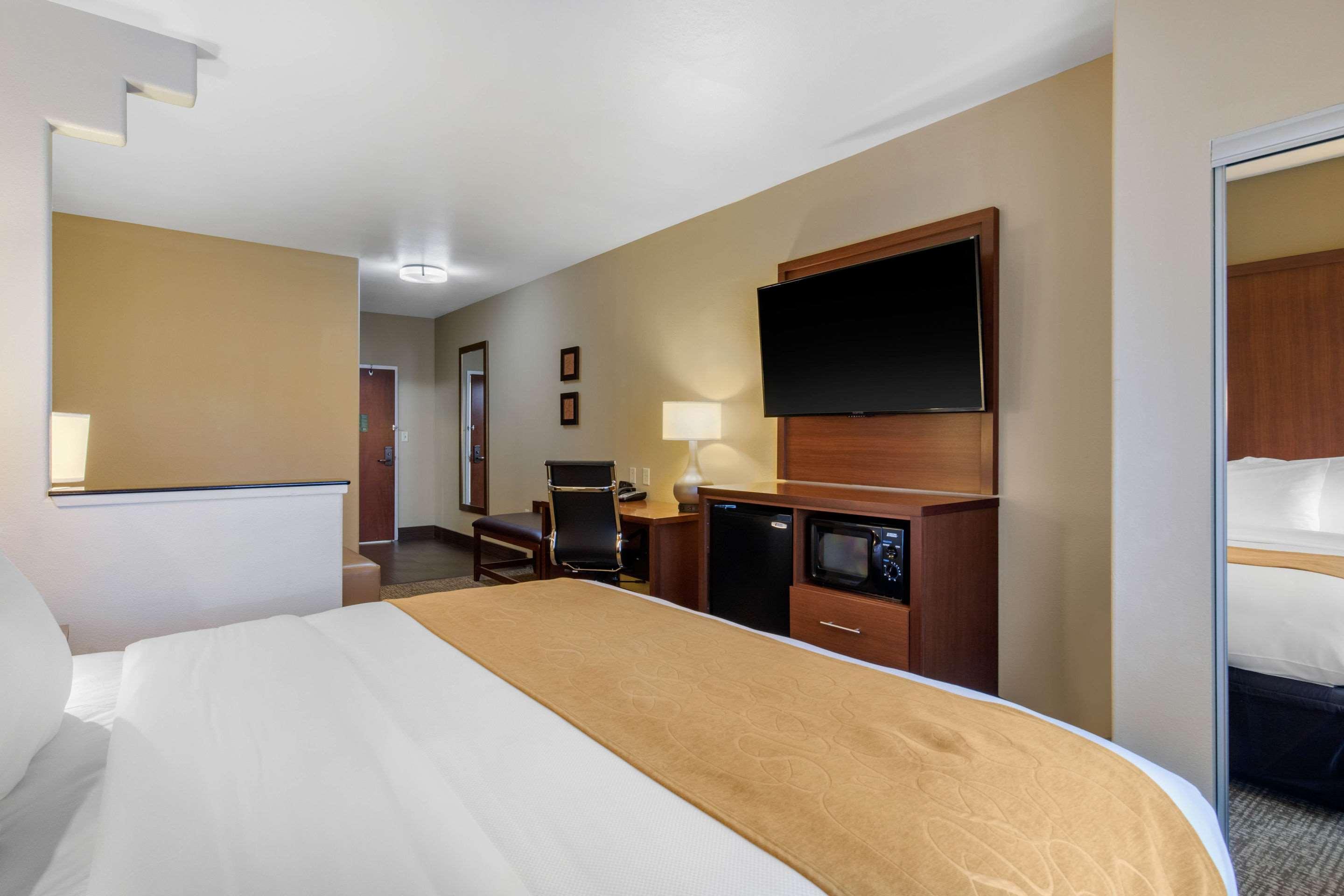 Comfort Suites Маршъл Екстериор снимка