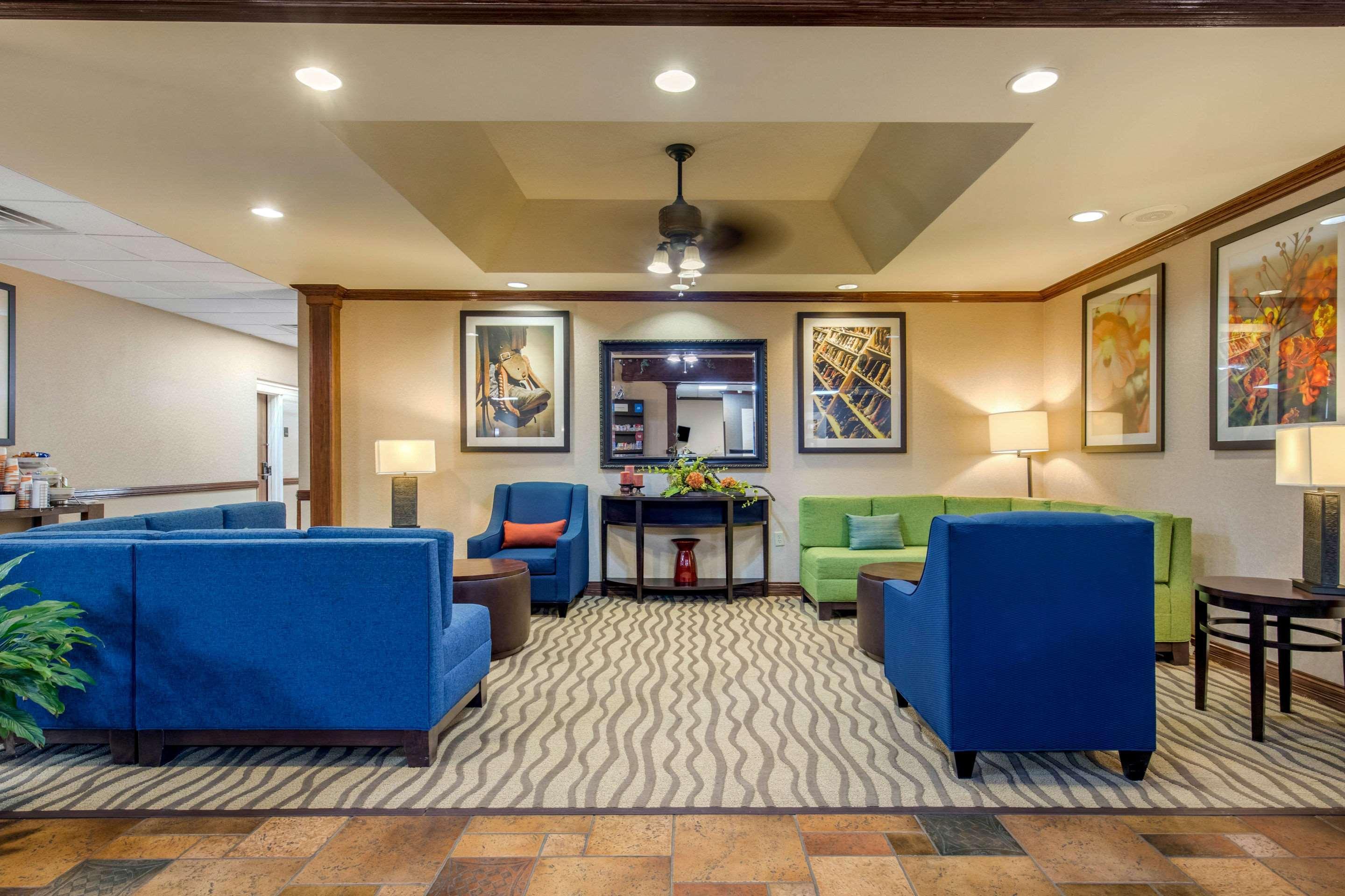 Comfort Suites Маршъл Екстериор снимка